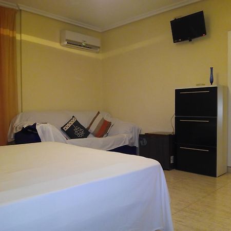 Hostal Imperial เกรวีเญ็นเต ภายนอก รูปภาพ