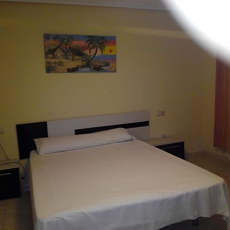 Hostal Imperial เกรวีเญ็นเต ภายนอก รูปภาพ