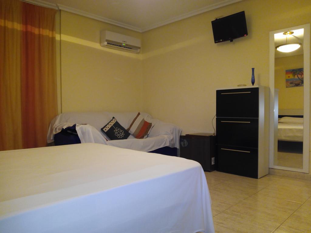 Hostal Imperial เกรวีเญ็นเต ภายนอก รูปภาพ