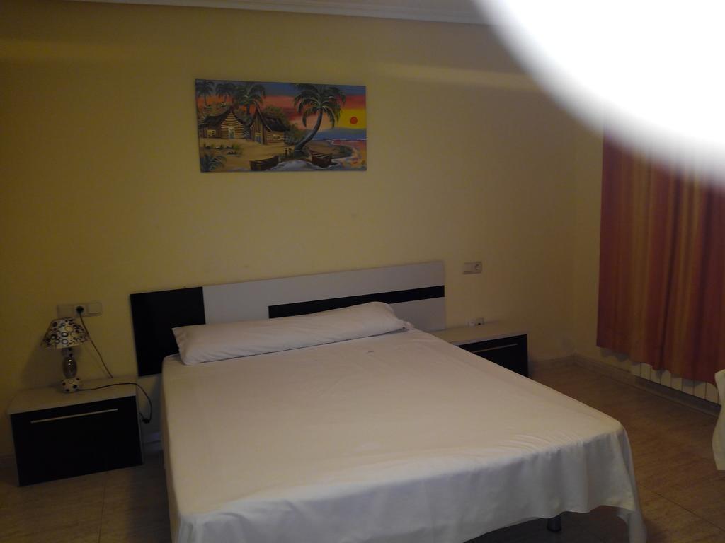 Hostal Imperial เกรวีเญ็นเต ภายนอก รูปภาพ
